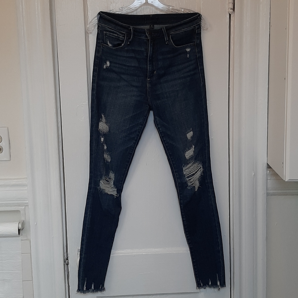 Distressed skinny jeans
